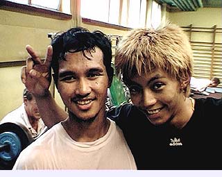Somkhit Phongyoo und Wiradech "Willi" Kothny (81.3KB)